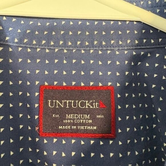 UNTUCKit Shirt Mens Medium Blue Triangle Print Button Down Long Sleeve Casual - Picture 3 of 6